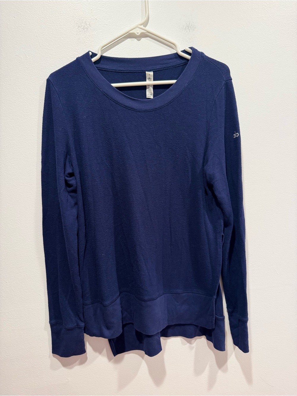 ALO Yoga Navy Relaxed Lightweight Crewneck - Picture 2 of 7
